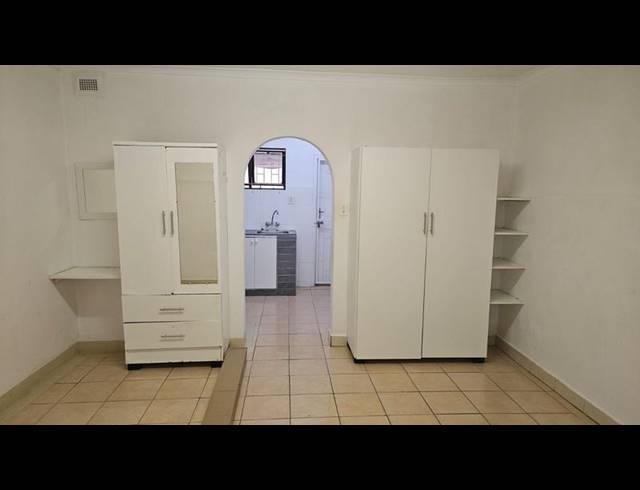 1 BEDROOM PROPERTY TO RENT IN GREENWOOD PARK